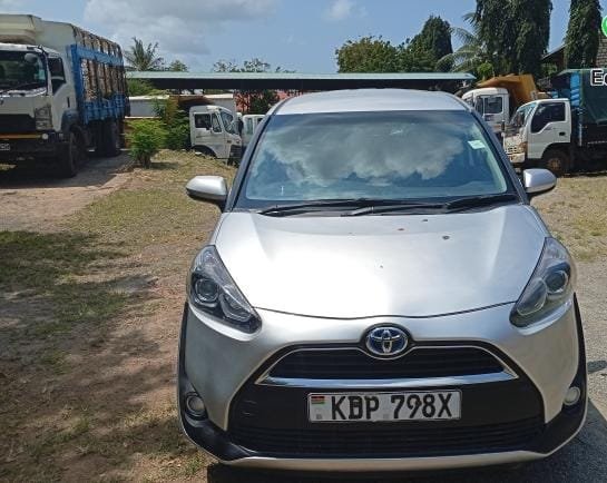 Toyota Sienta image 2